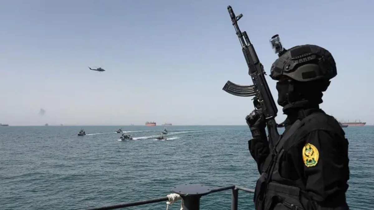 Irán cierra el estrecho de Ormuz