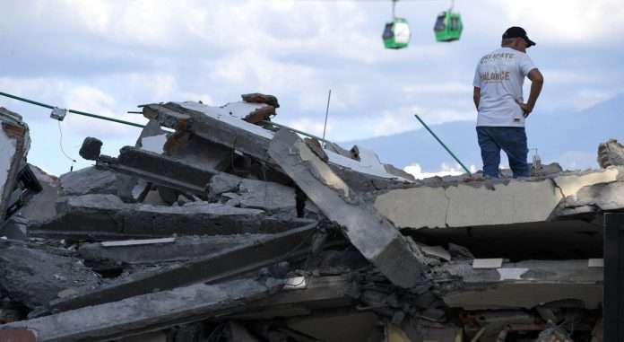 Se eleva el número de muertos tras sismo en Colombia a 265 personas