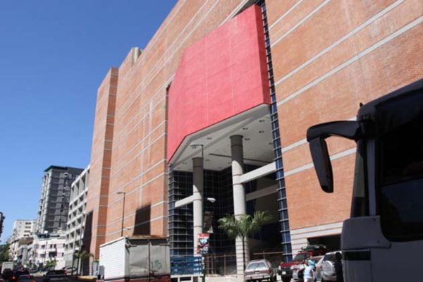 Venezuela: Extienden por ocho semanas “plan de ahorro energético” en centros comerciales