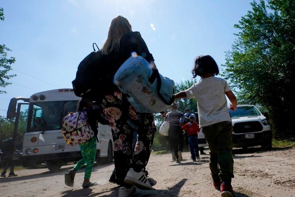 Venezolanos en EEUU enfrentan mayor vigilancia y riesgo de deportación a terceros países